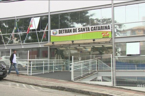 Detran-SC explica procedimento de alguns serviços