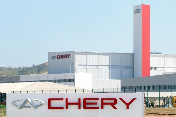 Funcionários da Chery votam redução de salário