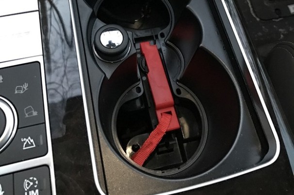 Carro sem bateira: como soltar o freio?