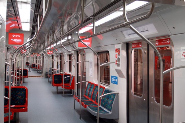 Sistemas de metrô e trem do país registram queda