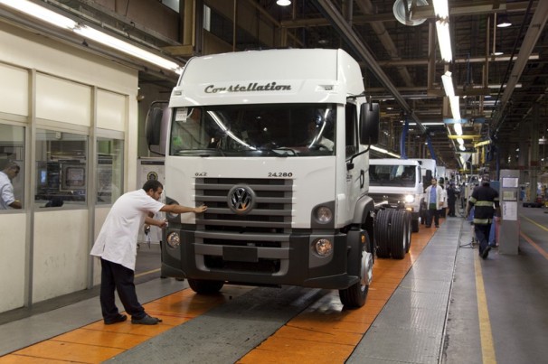 Volkswagen e Scania retomam a produção de caminhões