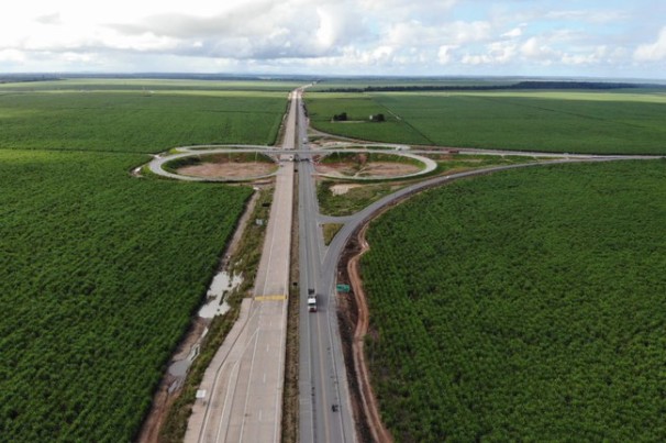 Obras de pavimentação avançam na rodovia BR-101