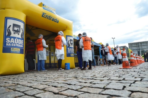 Ação de saúde nas estradas para caminhoneiros