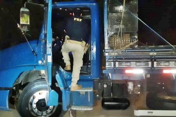 PRF: Motorista dirigindo sob efeito de entorpecente