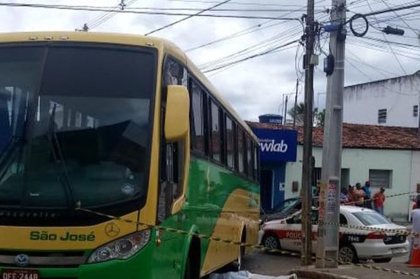 Homem morre após ser atropelado por ônibus na Paraíba