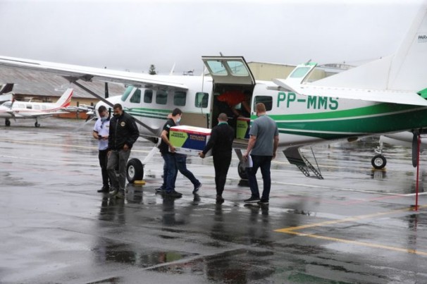 Avião com vacinas entra em rota de colisão com jato