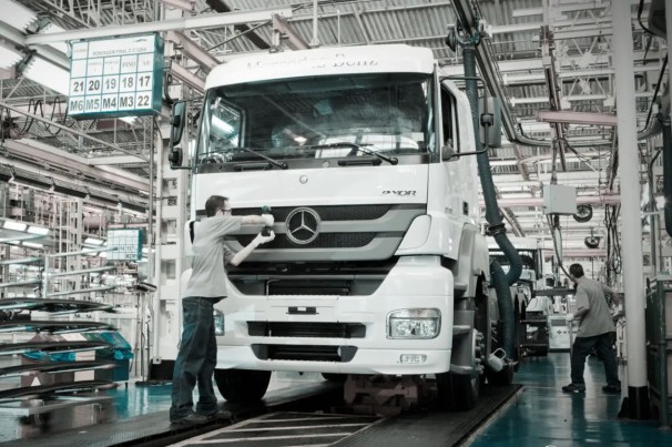 Depois de Volvo e Scania, Mercedes-Benz para a produção no País