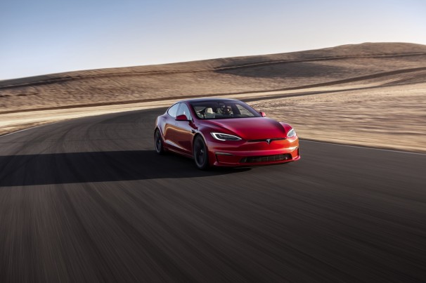 EUA registram 273 acidentes de carros da Tesla com direção autônoma