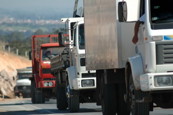 Transporte no Brasil vai colapsar, diz Chorão, líder de caminhoneiros