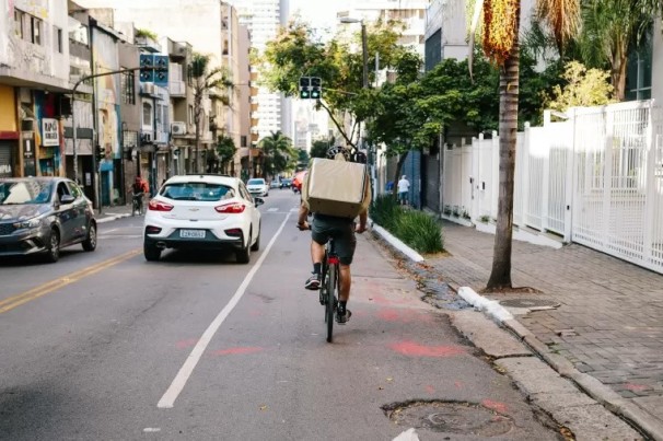 Não é piada: presença de ciclista na via é direito garantido por lei