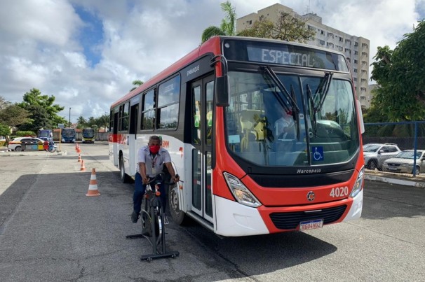 Motoristas de ônibus assumem lugar de ciclistas em capacitação