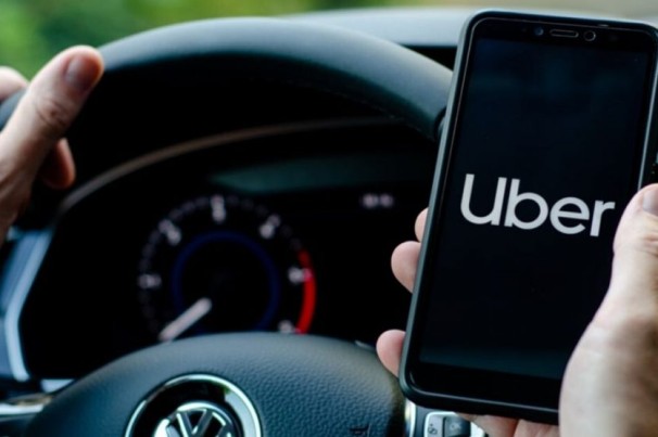 Uber é multada em R$ 3 milhões por cancelamentos de viagens