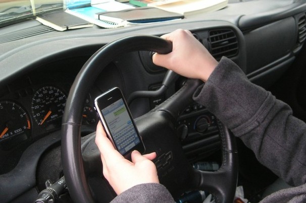 Como o uso do celular no trânsito tem afetado os motoristas brasileiros