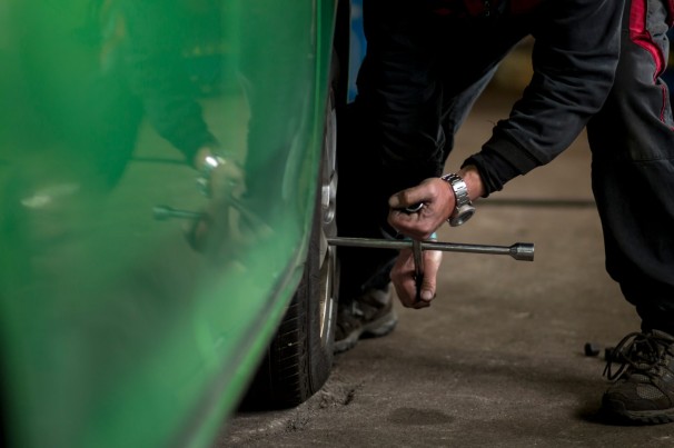 Calor excessivo acelera desgaste dos pneus e aumenta alerta para manutenção