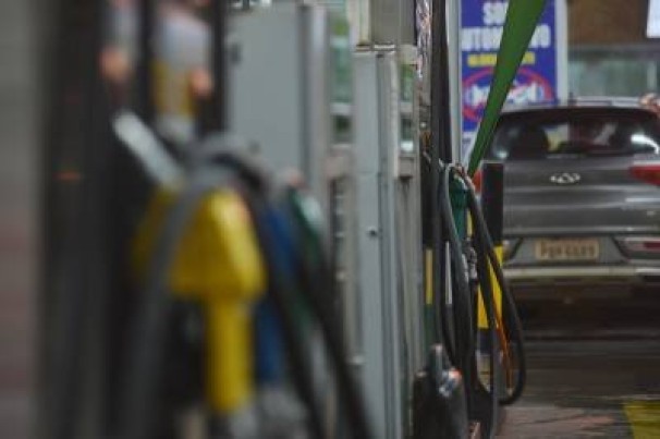 Adiada votação de projetos sobre estabilização dos preços de combustíveis