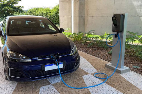 Senado discute criação de frente parlamentar pelos veículos elétricos