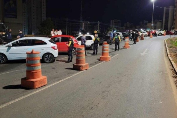 Motorista alcoolizado provoca acidente e tenta subornar PM