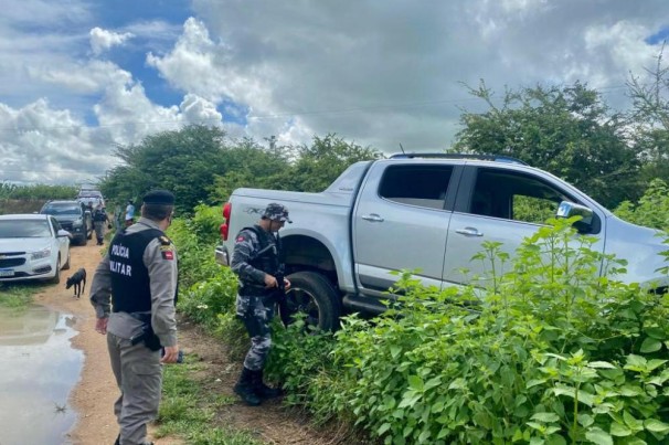 Caminhonete roubada de empresário é encontrada abandonada na Paraíba