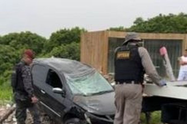 Polícia desarticula grupo suspeito de roubar carros à venda