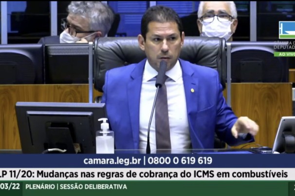 Câmara aprova texto-base que cria alíquota nacional ICMS para combustíveis