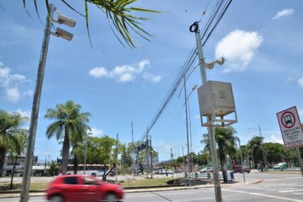 Nesta terça, ruas do Recife recebem 11 novos radares de trânsito