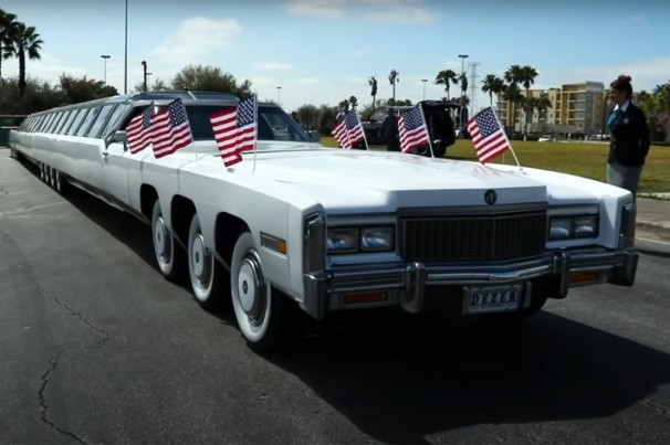 Maior carro do mundo tem 26 rodas, heliponto e pode levar até 75 pessoas