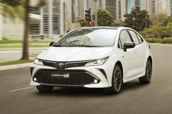 Toyota desenvolve faróis inovadores que conversam com pedestres