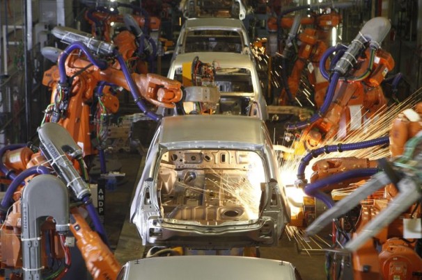 Fábricas da Renault retomam produção de carros no Paraná