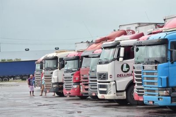 Programa para renovar frota de caminhões é criado pelo governo