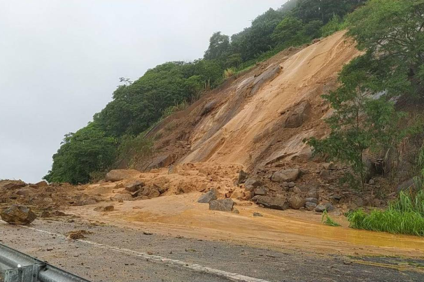 Rodovias estaduais seguem bloqueadas por conta das chuvas em São Paulo