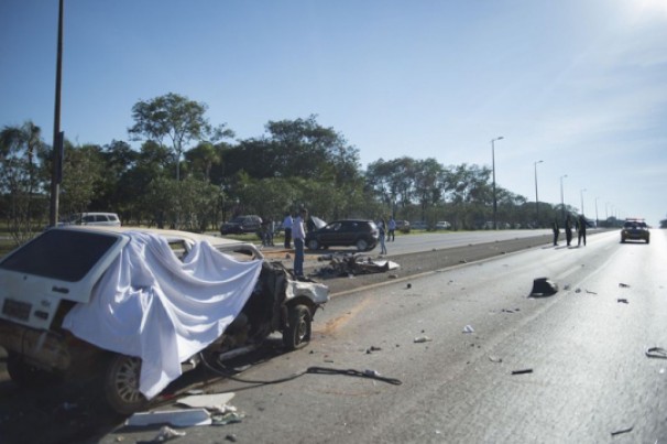 Acidentes de trânsito são as principais causas de fraturas na coluna