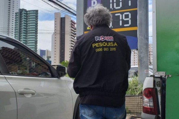 Consumidor pode encontrar preço da gasolina por R$ 7,190 em postos de combustíveis