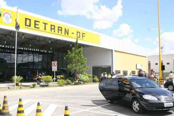 Gratificação de até 40% para servidores do Detran-DF é regulamentada