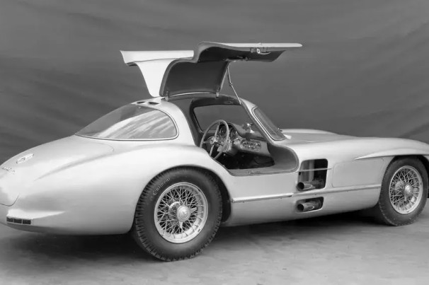 Carro mais caro do mundo; Mercedes-Benz 300 SLR Uhlenhaut Coupé foi vendido em leilão