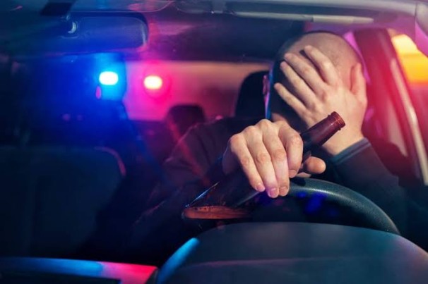 A cada meia hora, um motorista embriagado é autuado