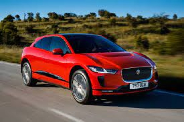 Carros Jaguar: I-Pace pega fogo ao ter bateria recarregada