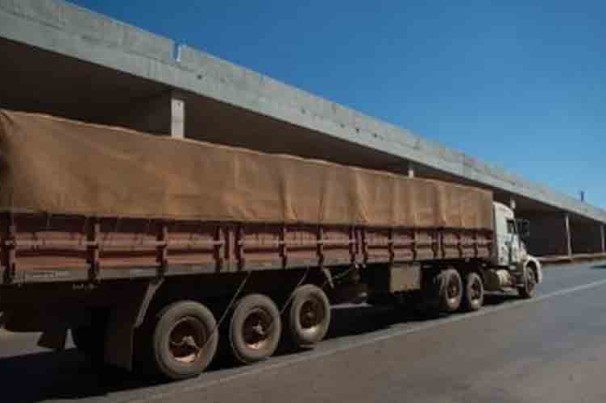 MPF obtém liminar determinando que empresa suspenda transporte de carga acima do peso