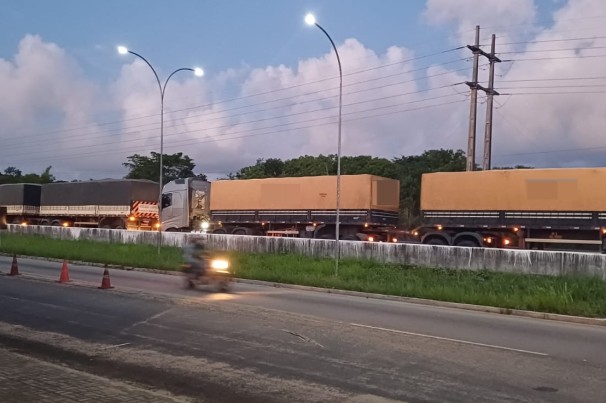 PRF flagra veículos de carga que haviam saído de MG com mais de 66 toneladas de excesso