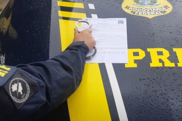 PRF na Paraíba recupera motocicleta roubada e localiza automóvel adulterado