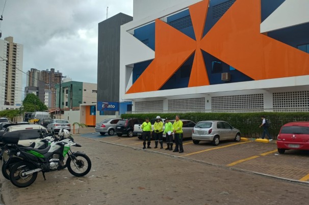 Educadores de trânsito da Semob-JP seguem orientando população no entorno das escolas