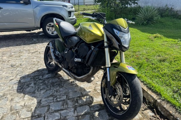 PRF na Paraíba flagra motociclista imprudente utilizando dispositivo anti-radar