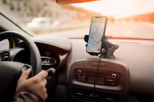 Um Retrocesso Perigoso: a Inaceitável Flexibilização do Uso do Celular em Goiânia