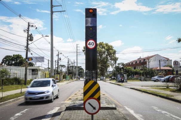 Deputados querem que todos os radares exibam a velocidade em tempo realr
