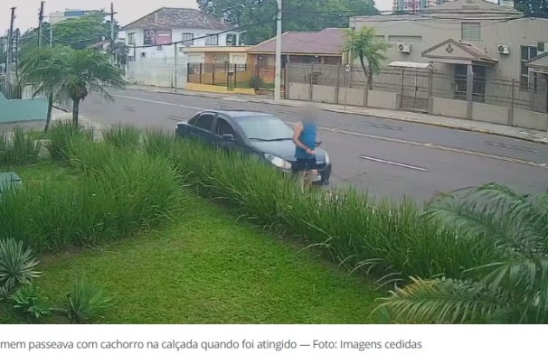 Motorista sem CNH invade calçada e atropela homem que passeava com cachorro no RS