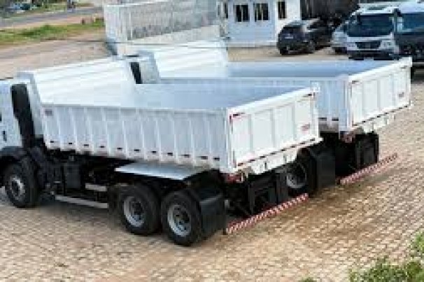 Indústria de implementos rodoviários registra forte queda no início de 2026