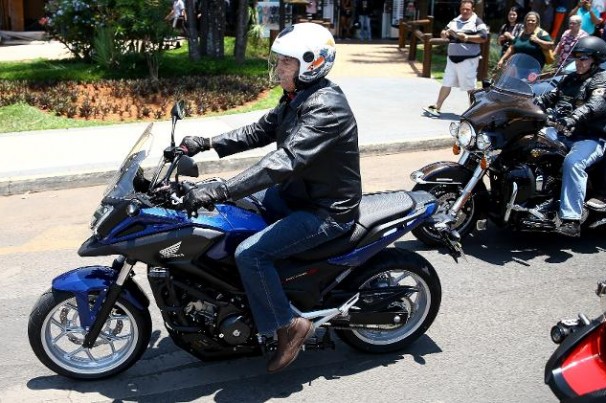 Bolsonaro e sua moto nova: acertos e infrações do presidente no 1º passeio
