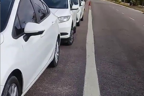 Motoristas desrespeitam ciclistas e estacionam em ciclovias de João Pessoa