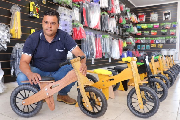 Empresário cria bicicleta ecológica com apoio da Tecpar