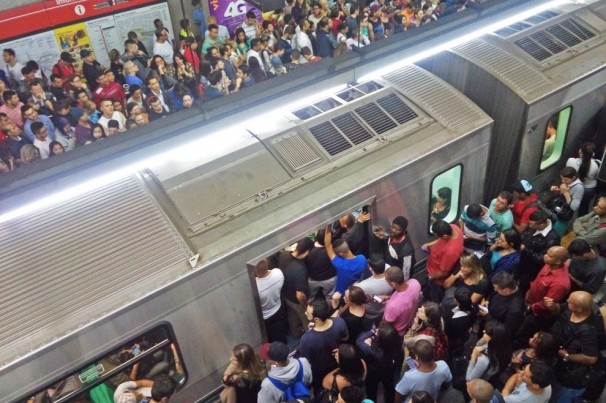 Quais os riscos de usar trens e metrô com a epidemia?