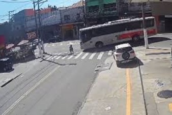 Mulher morre atropelada por ônibus na zona leste de São Paulo